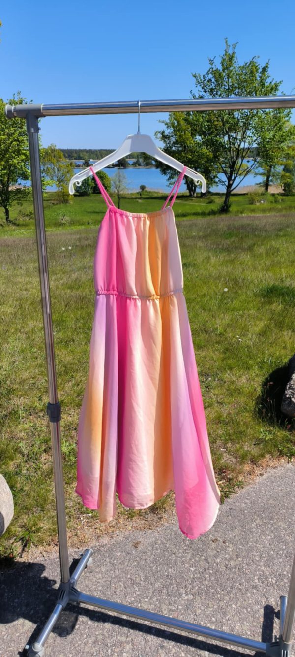 Näbbklänning regnbågsfärgad - Bild 3